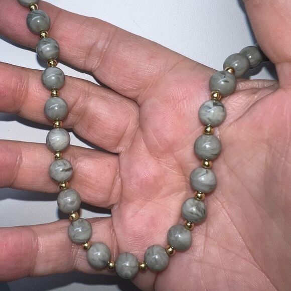Monet Vintage Marbleized Gray‎ Glass Bead Necklace - Picture 3 of 8